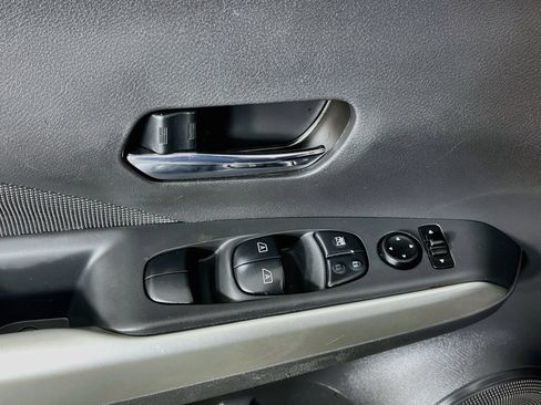Used 2019 Nissan Kicks SV FWD image 25