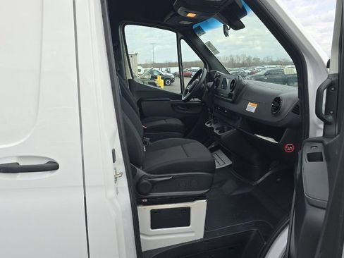 Used 2023 Mercedes-Benz Sprinter 2500 image 8