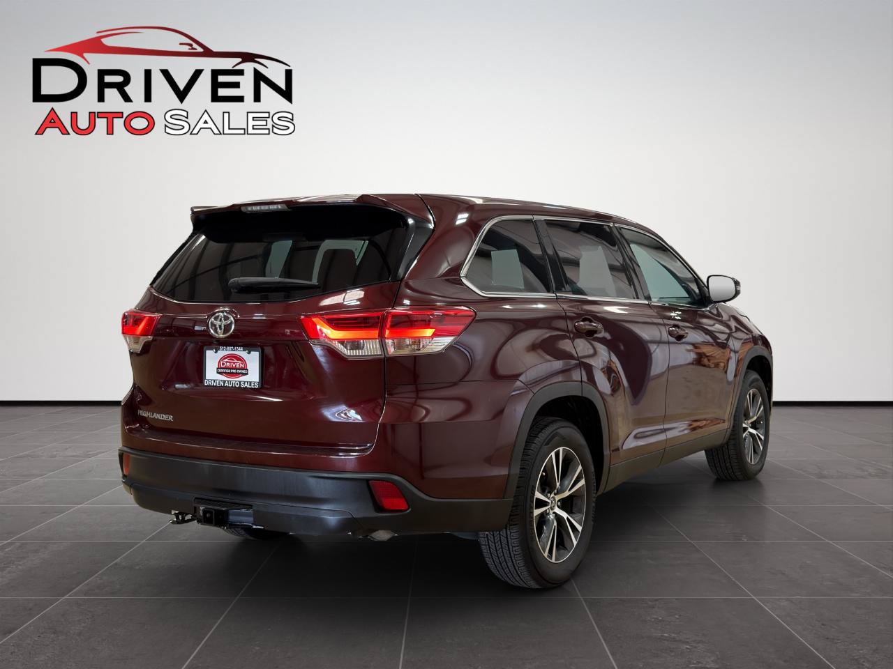 Used 2019 Toyota Highlander LE FWD image 7