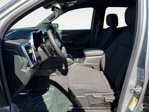 New 2026 GMC Canyon Elevation w/ LPO, Black Badging Package RWD image 10