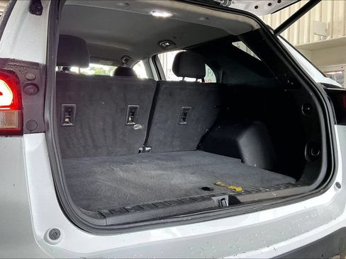 Used 2024 Chevrolet Equinox LT AWD/4WD image 18