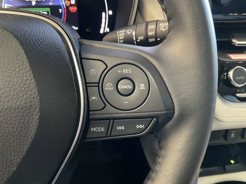 Used 2024 Toyota Corolla Cross XLE image 14