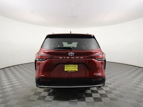 Used 2024 Toyota Sienna Platinum image 8