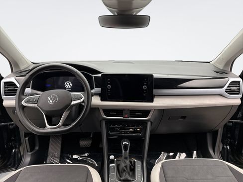 Used 2025 Volkswagen Taos SE AWD/4WD image 14