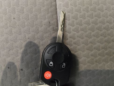 Used 2017 Ford Escape SE FWD image 32
