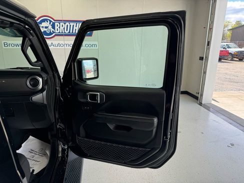 Used 2019 Jeep Wrangler Unlimited Sahara w/ Safety Group AWD/4WD image 26