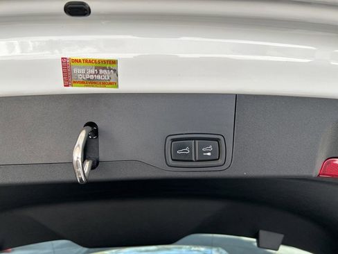 Used 2023 Porsche Taycan GTS image 33