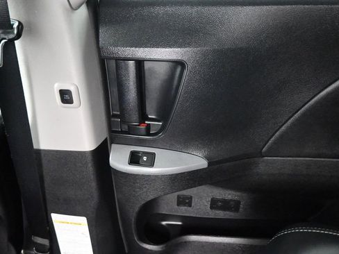 Used 2016 Toyota Sienna SE Premium w/ Protection Package FWD image 38