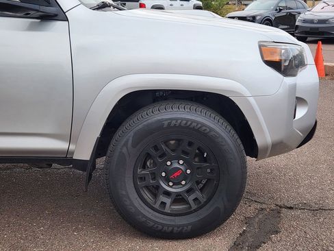 Used 2021 Toyota 4Runner Venture w/ Moonroof Package AWD/4WD image 29