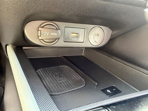 Certified 2025 Hyundai Elantra Limited FWD image 35