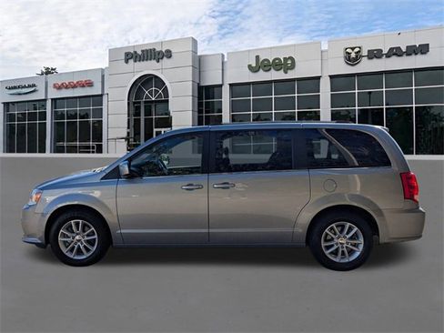 Used 2018 Dodge Grand Caravan SXT image 6