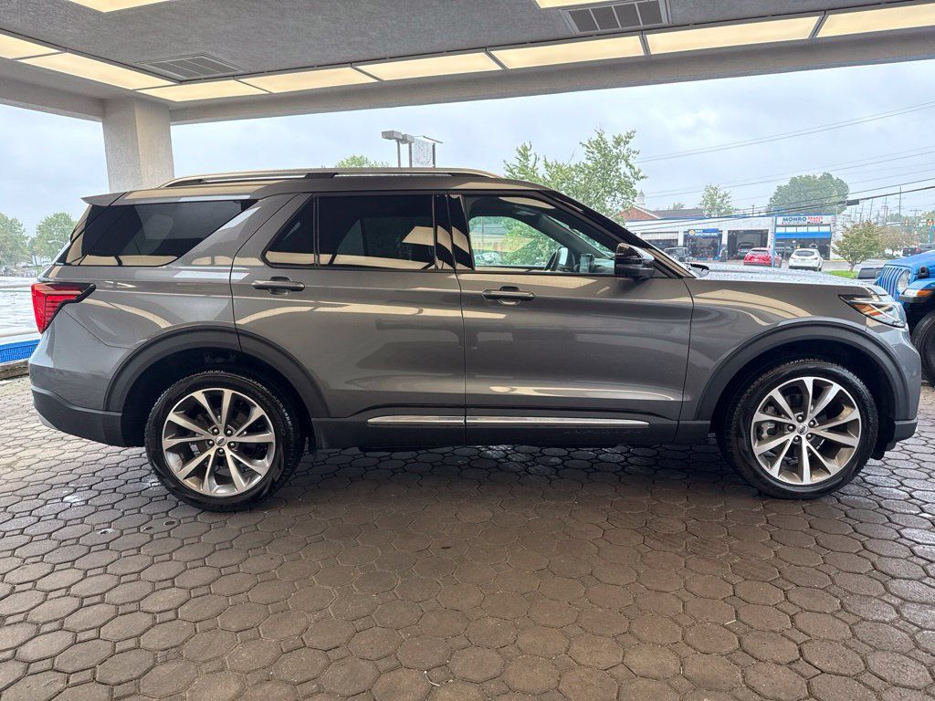 Used 2025 Ford Explorer Platinum w/ Ultimate Package AWD/4WD image 5