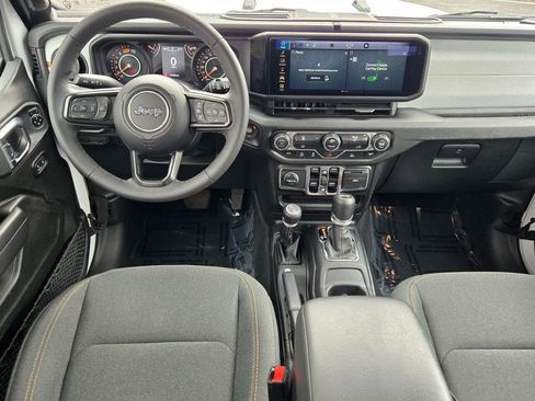 Used 2025 Jeep Wrangler Unlimited Sport AWD/4WD image 17