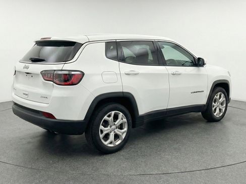 Used 2025 Jeep Compass Latitude AWD/4WD image 9