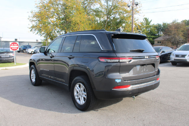 Used 2024 Jeep Grand Cherokee Laredo RWD image 38