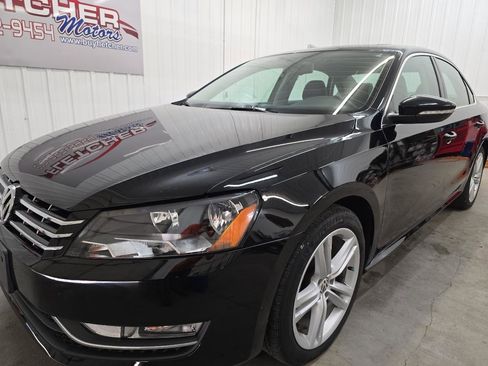 Used 2012 Volkswagen Passat 3.6 SE FWD image 4
