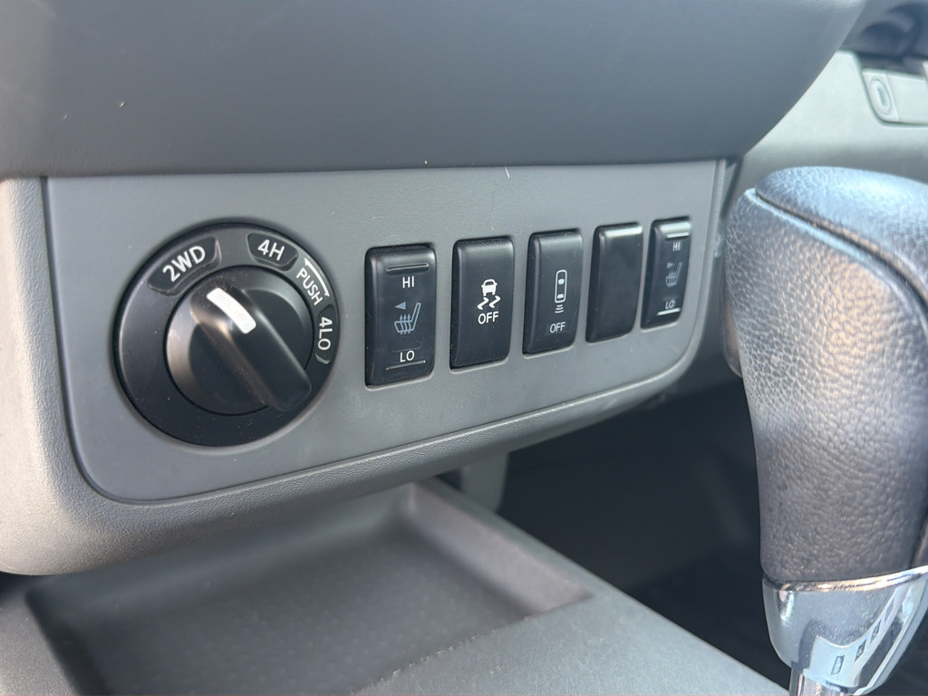 Used 2021 Nissan Frontier SV w/ Midnight Edition Floor Mats AWD/4WD image 40