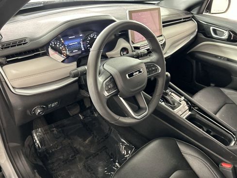 Used 2025 Jeep Compass Limited image 11