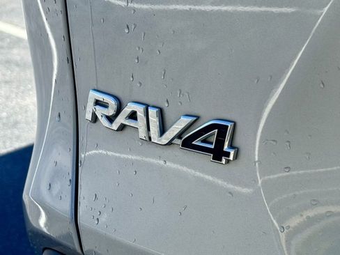 Used 2021 Toyota RAV4 LE image 15
