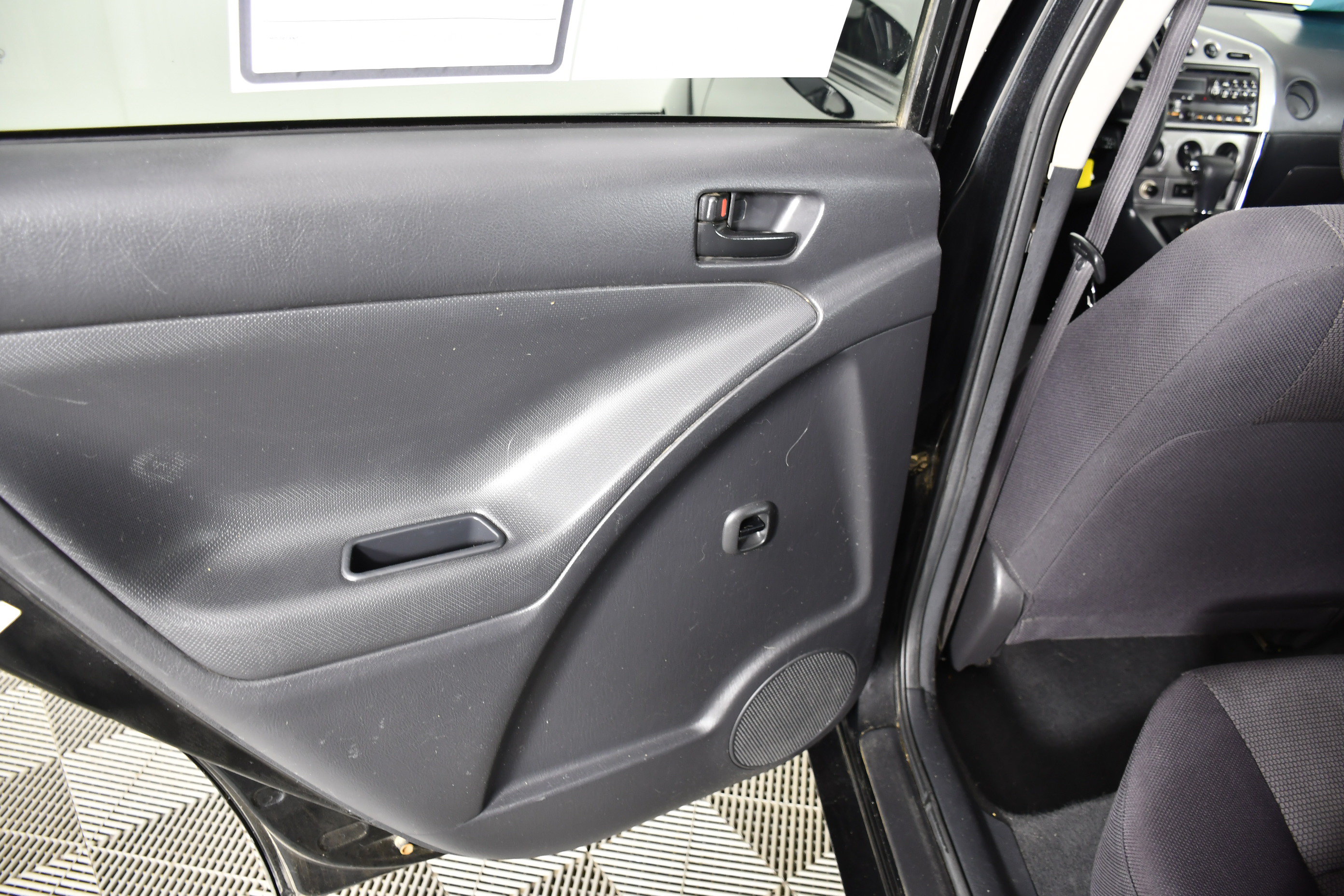 Used 2005 Pontiac Vibe w/ Power Group Value Package FWD image 40