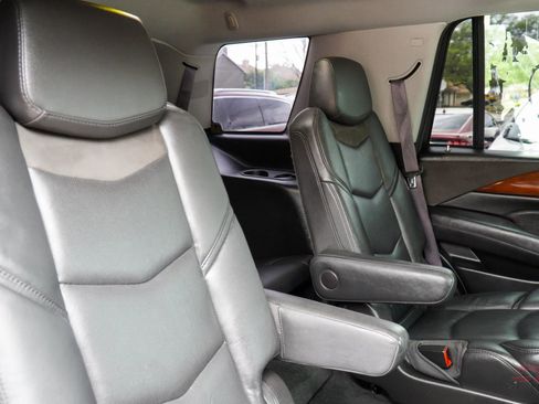 Used 2017 Cadillac Escalade Luxury image 23