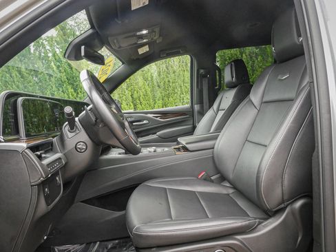 Used 2024 Cadillac Escalade Luxury AWD/4WD image 16