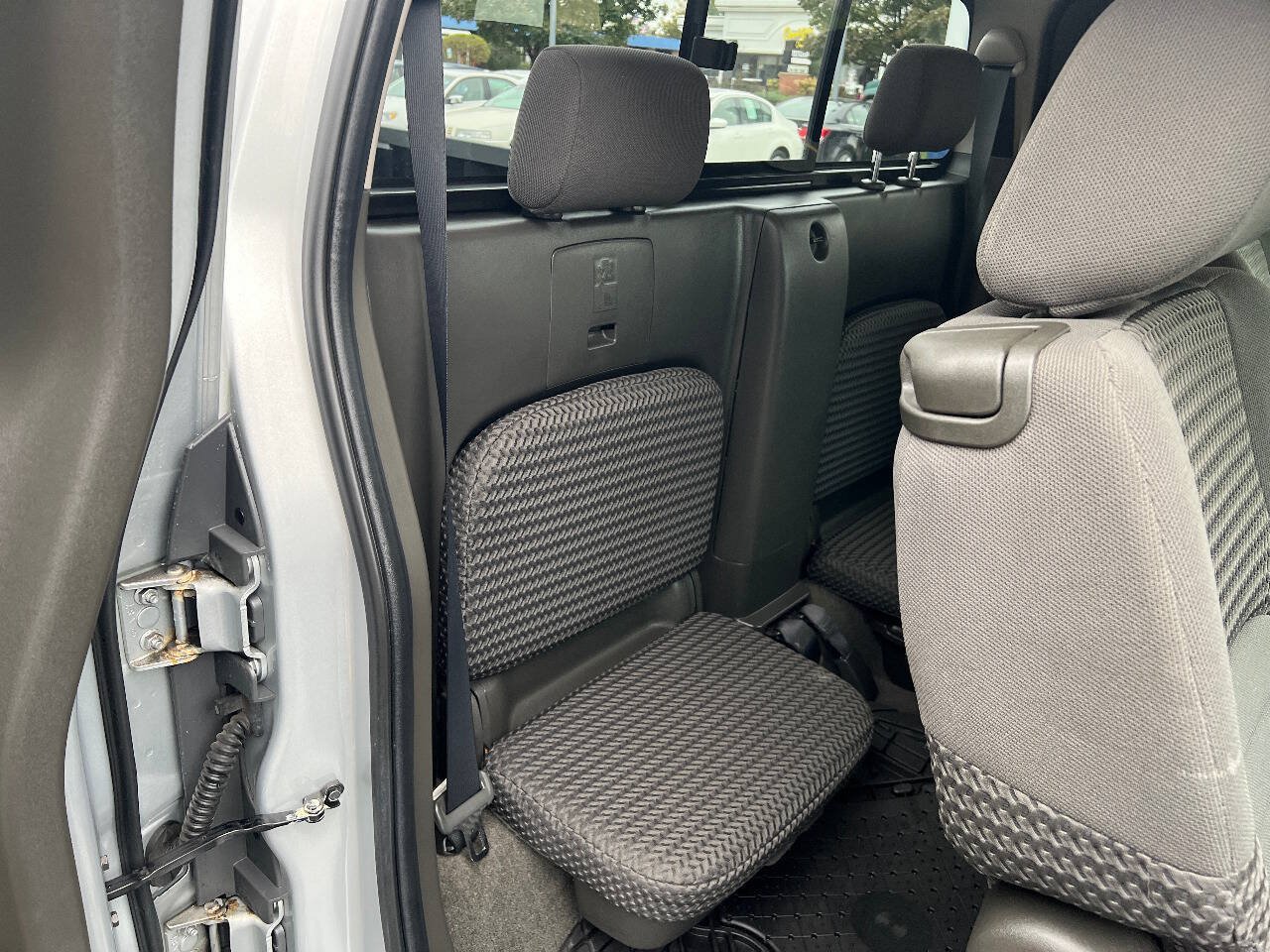 Used 2009 Nissan Frontier SE w/ SE Value Truck Pkg AWD/4WD image 26