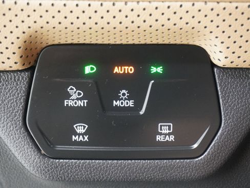 Used 2025 Volkswagen Atlas Cross Sport SE image 23