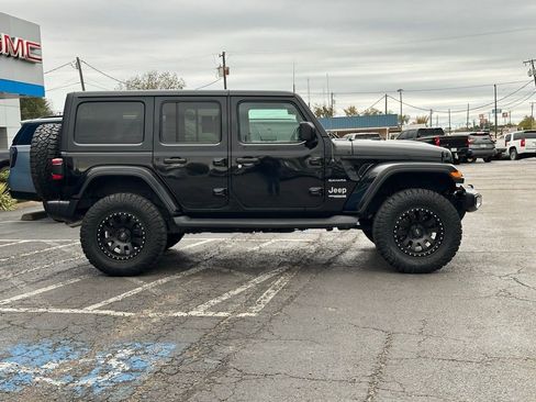 Used 2018 Jeep Wrangler Unlimited Sahara image 4