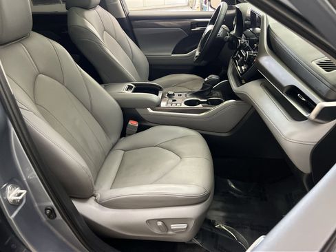 Used 2023 Toyota Highlander Limited AWD/4WD image 27