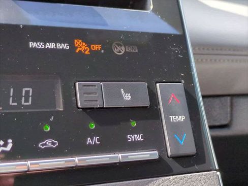 Certified 2021 Toyota Avalon XLE FWD image 21