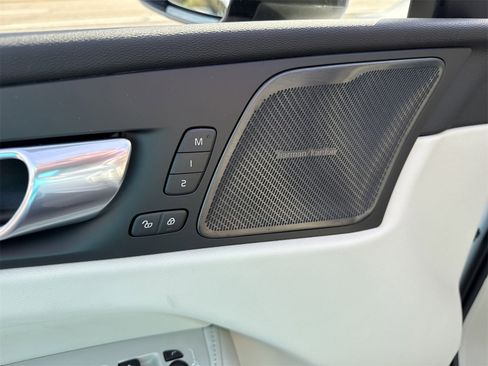 New 2026 Volvo XC60 B5 Ultra w/ Protection Package Premier image 12