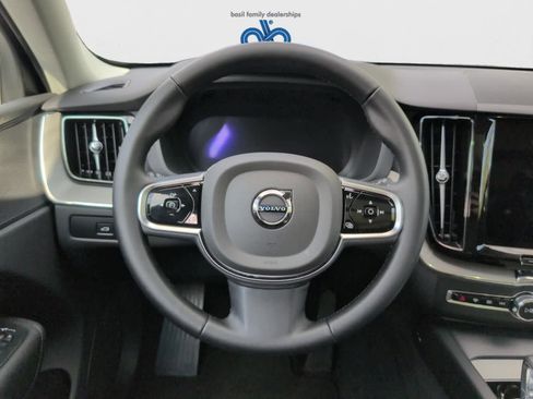 Used 2025 Volvo XC60 B5 Plus image 18