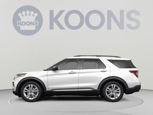 Used 2022 Ford Explorer XLT w/ Equipment Group 202A AWD/4WD image 2
