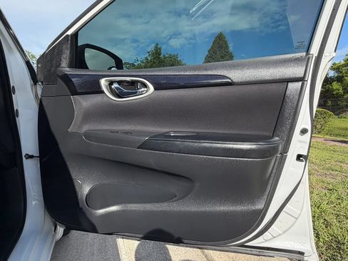 Used 2017 Nissan Sentra SV FWD image 34