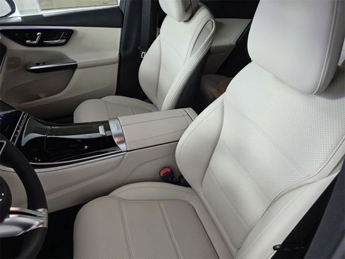 New 2026 Mercedes-Benz GLC 300 image 8