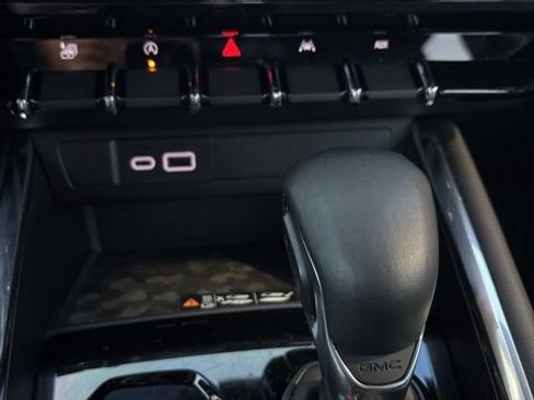 Used 2024 GMC Canyon AT4 w/ AT4 Premium Package image 20