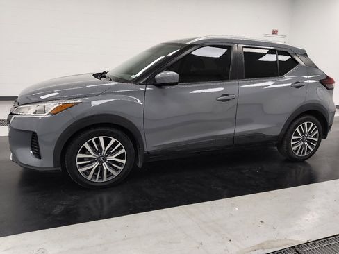 Used 2022 Nissan Kicks SV FWD image 2