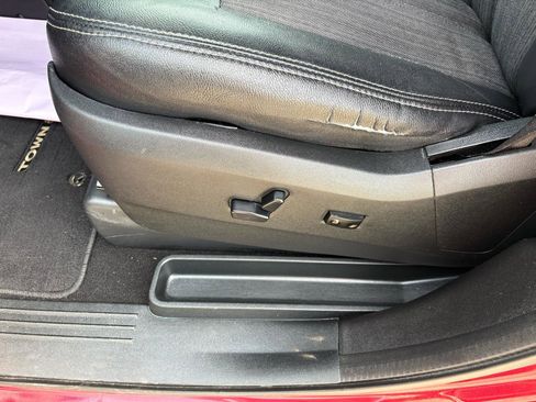 Used 2015 Chrysler Town & Country S image 18