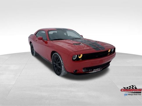 Used 2020 Dodge Challenger SXT w/ Blacktop Package image 9