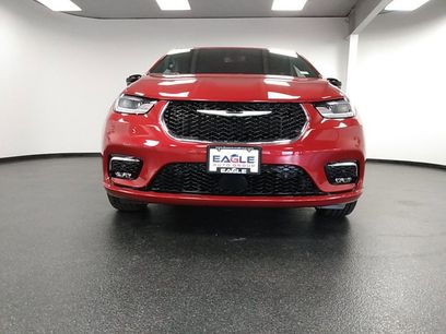 New 2025 Chrysler Pacifica Select