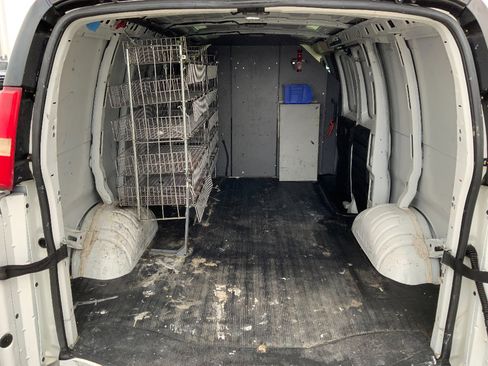 Used 2018 Chevrolet Express 2500 image 20