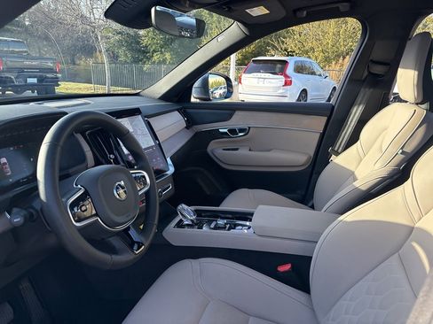 Used 2025 Volvo XC90 B6 Plus image 19