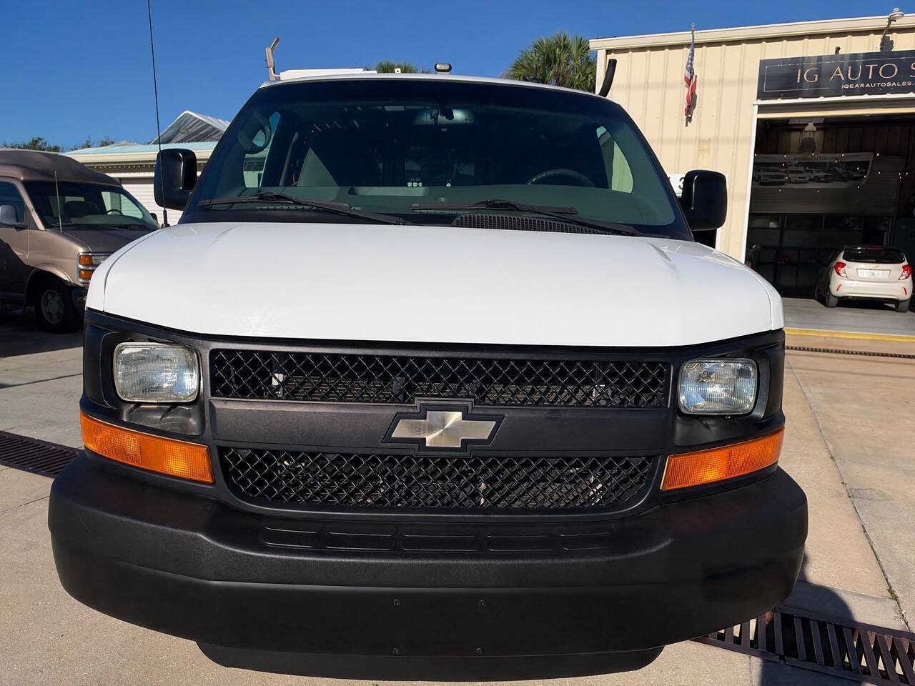 Used 2015 Chevrolet Express 2500 RWD image 28