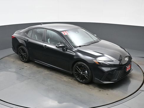 Used 2025 Toyota Camry SE image 33