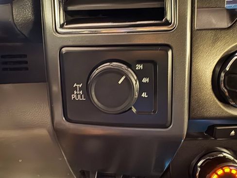 Used 2018 Ford F150 XLT w/ Equipment Group 302A Luxury AWD/4WD image 33