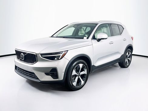 Used 2023 Volvo XC40 B5 Plus w/ Protection Package Premier image 3