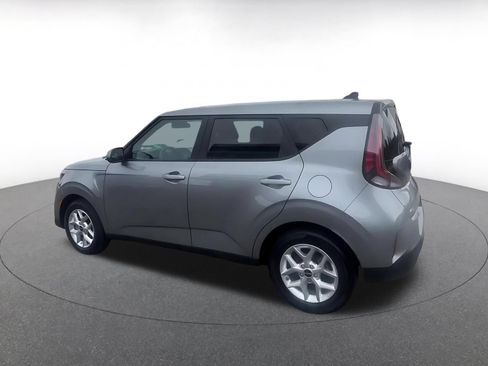 Used 2025 Kia Soul LX w/ LX Technology Package FWD image 10
