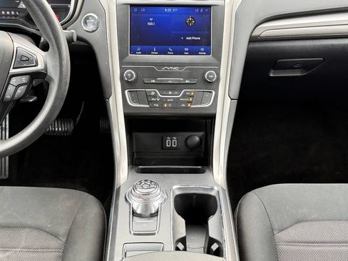 Used 2020 Ford Fusion SE FWD image 18