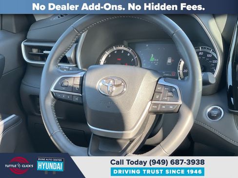 Used 2024 Toyota Highlander XLE FWD image 18
